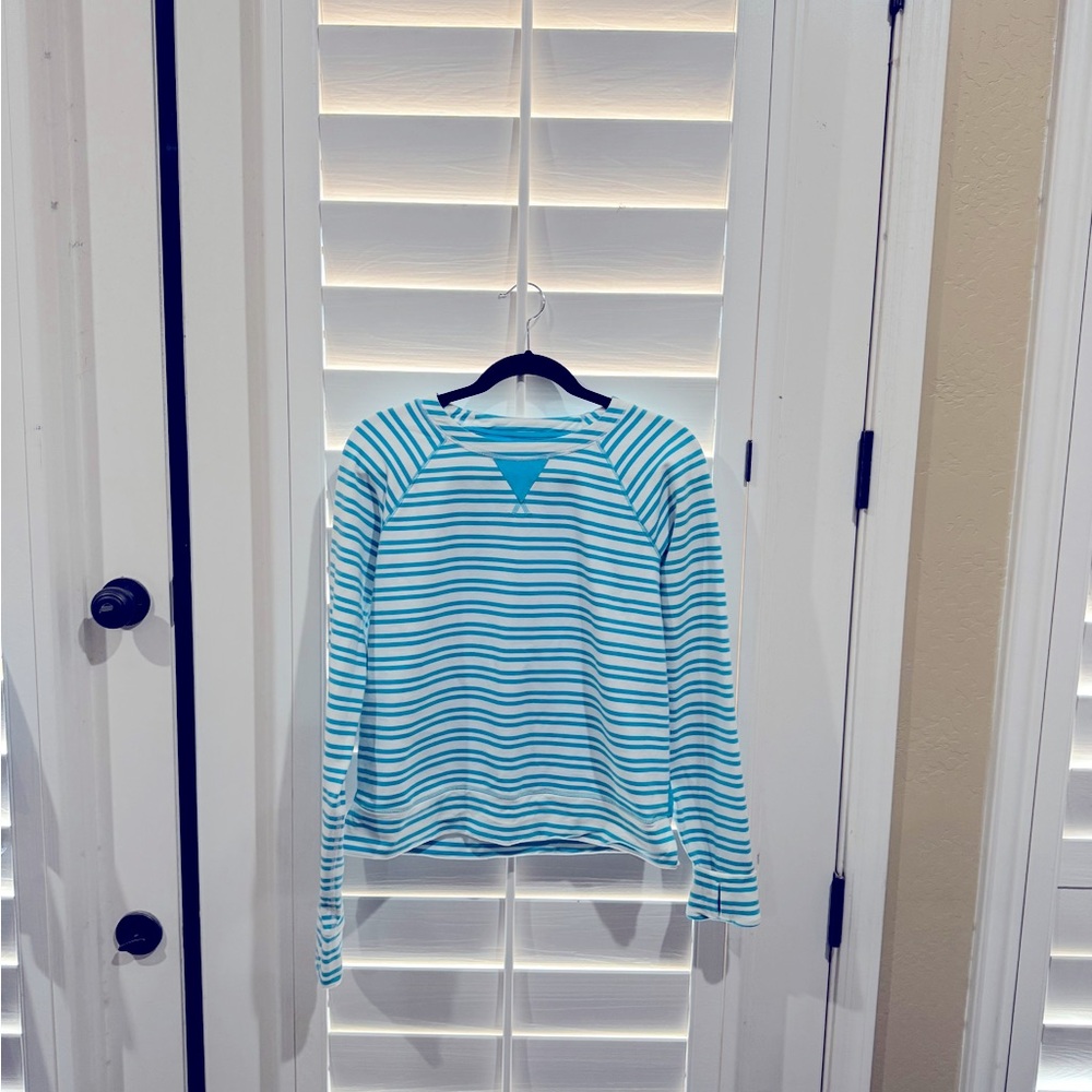 NWOT LuLuLemon sweatshirt. Teal & white.